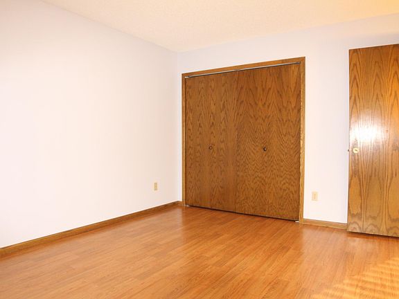 4th image of 8845 N Maplebrook Ct