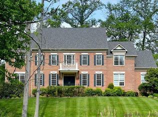 909 Falls Manors Ct, Great Falls, VA 22066