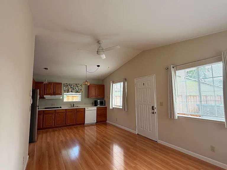 Hazelhurst Ct — Photo 3