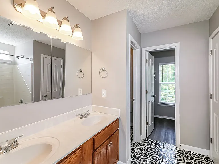 5716 Enoree Ln — Photo 13
