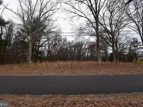 5th image of 901 McElwee Rd