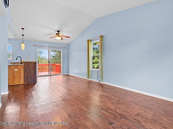 5th image of 5743 Carlton St