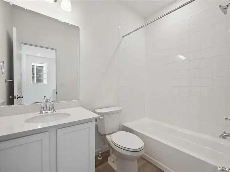 1366 Penner Dr — Photo 14