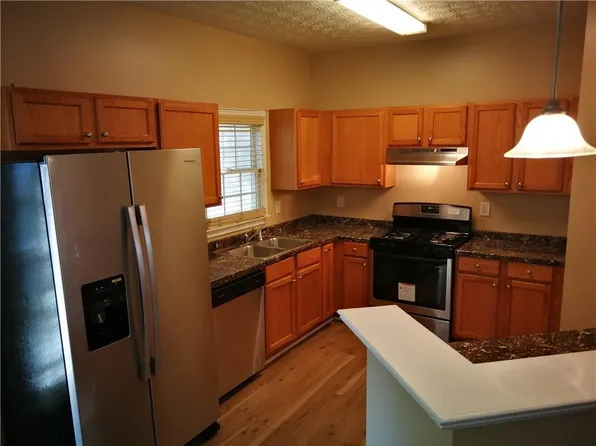 879 Glynn Oaks Dr, Clarkston, GA 30021