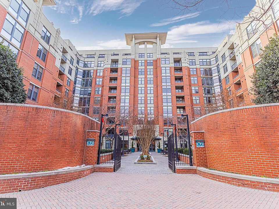 1st image of 1021 N Garfield St APT 203