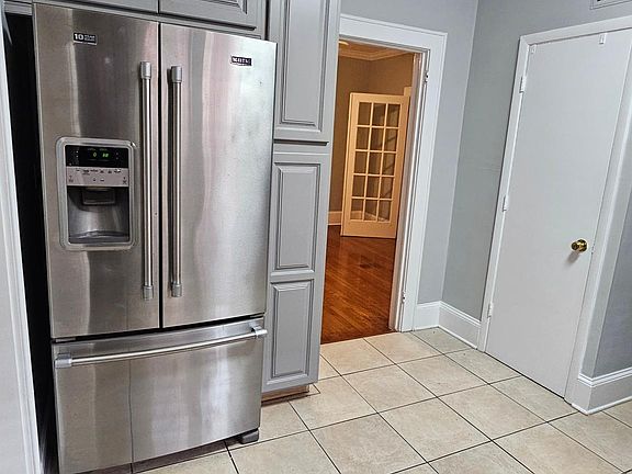 3rd image of 2579 Oak St #S
