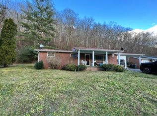 48 Keene Village Dr, Raccoon, KY 41557