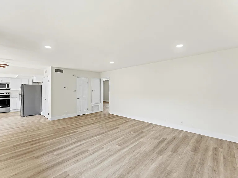 1418 Glenwood — Photo 10
