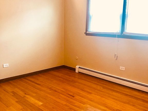 4th image of 395 Oglesby Ave #1