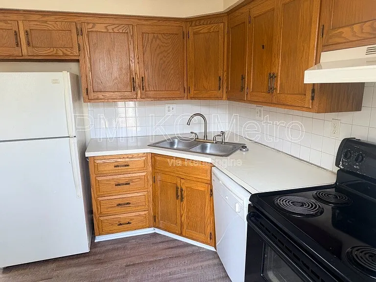 102 E Sunrise Dr — Photo 5