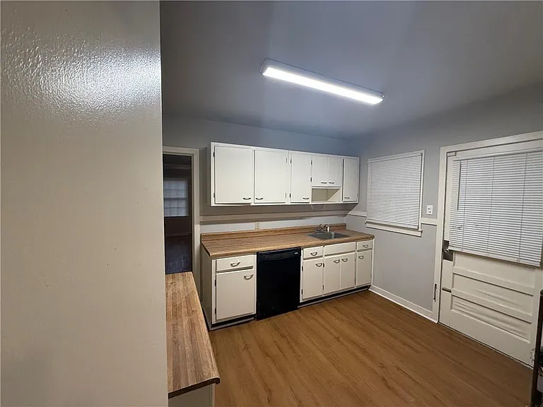 120 Paris Ave — Photo 14