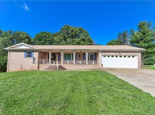 150 W Meadowview Dr, Statesville, NC 28625