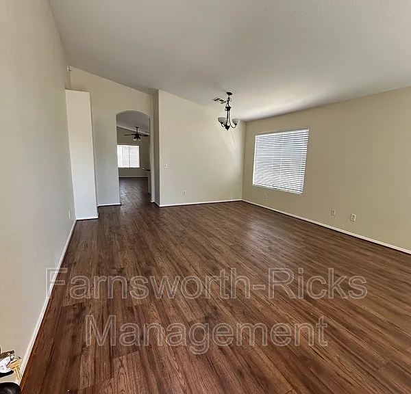 5730 E Holmes Ave — Photo 2