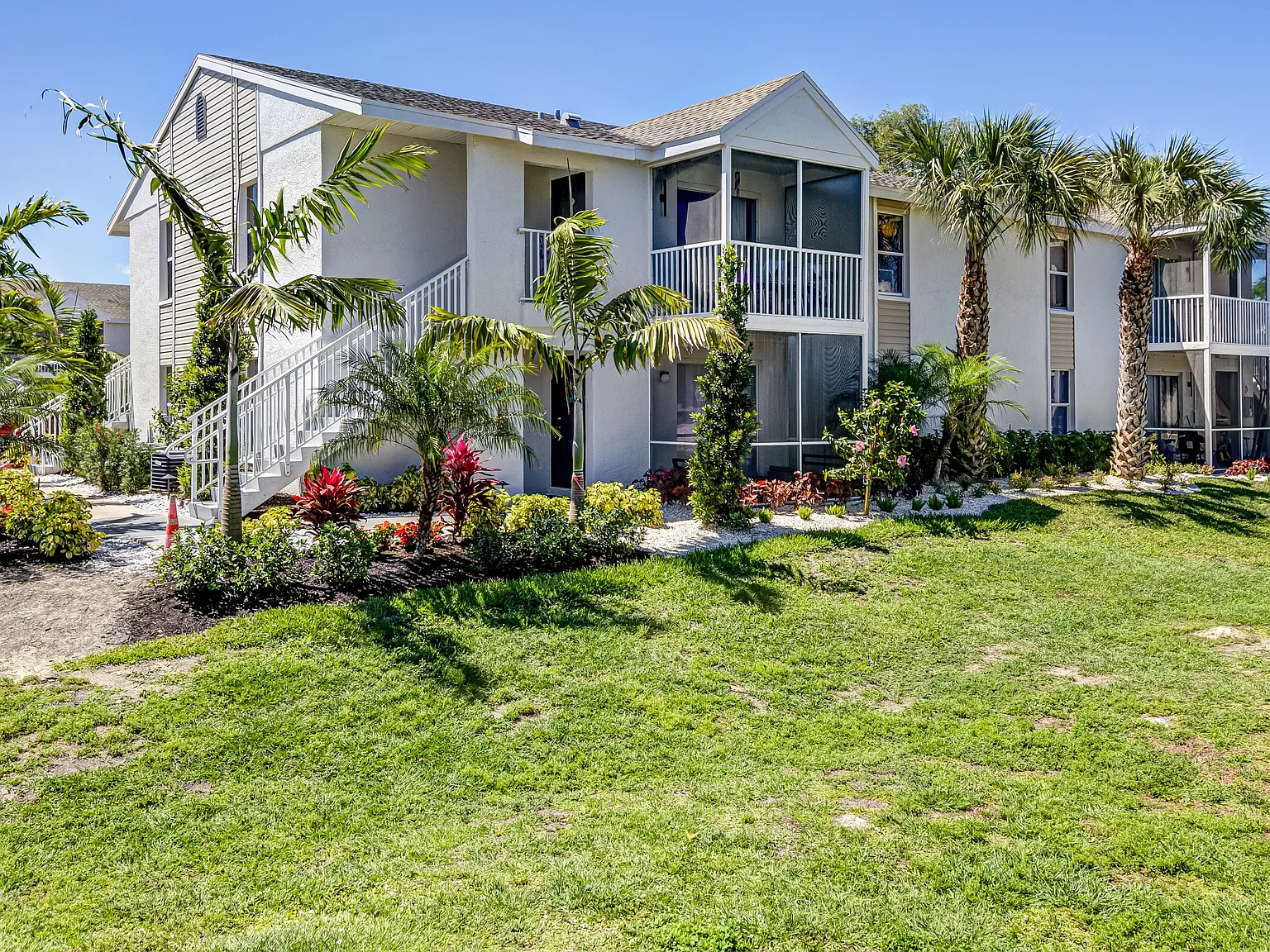 Coral Palms Apartments — Photo 1