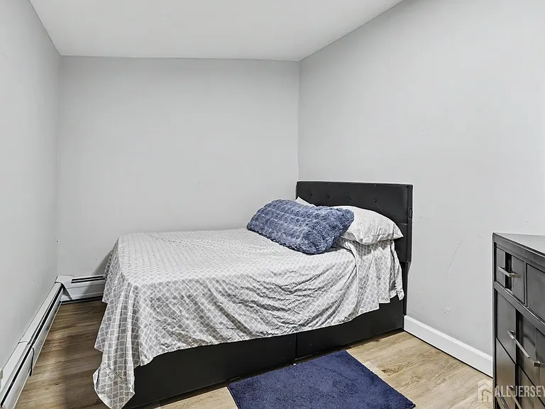 181 Hale St — Photo 16