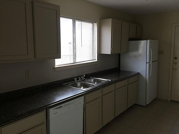 4th image of 607 Luther Dr #B