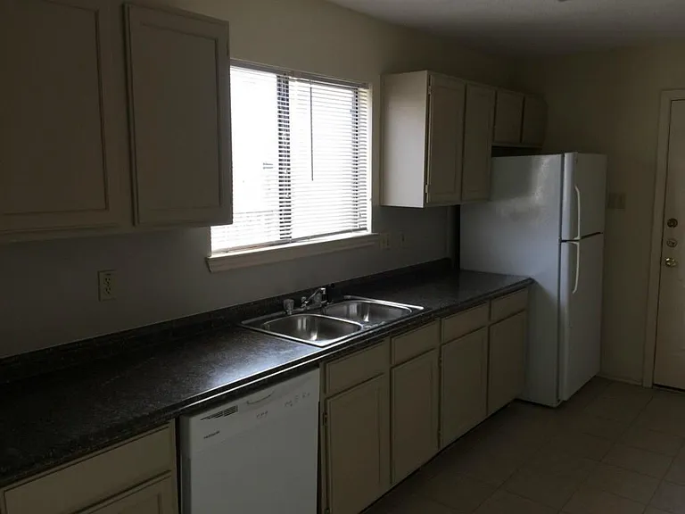607 Luther Dr #B — Photo 4