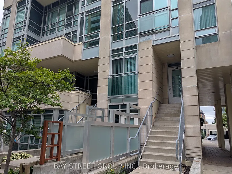 21 Olive Ave #Townhouse 201 — Photo 2