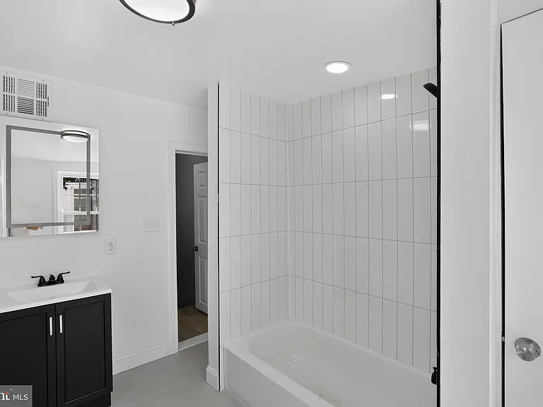 3053 Janney St — Photo 6