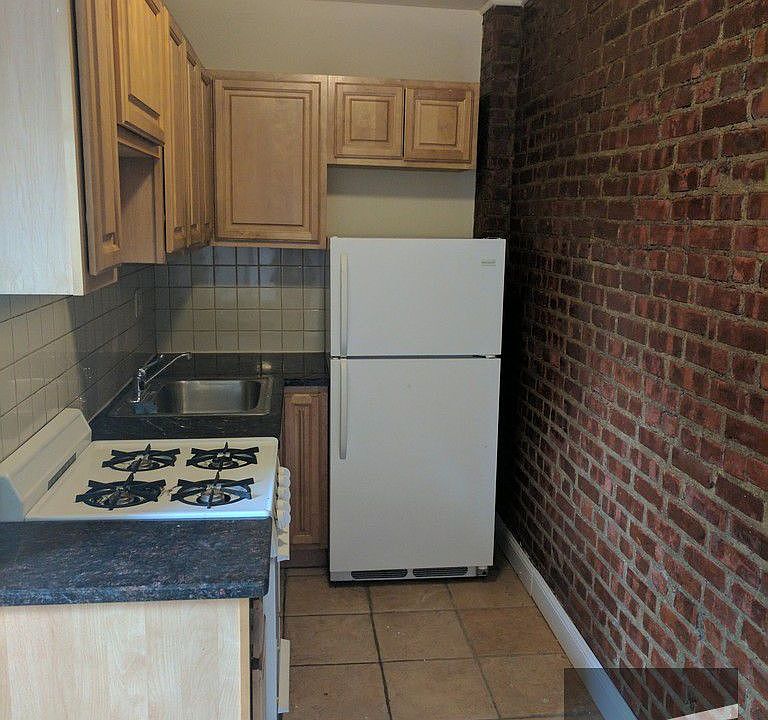 1st image of 3111 Crescent St APT D4
