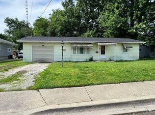 506 E Stevenson St, Taylorville, IL 62568