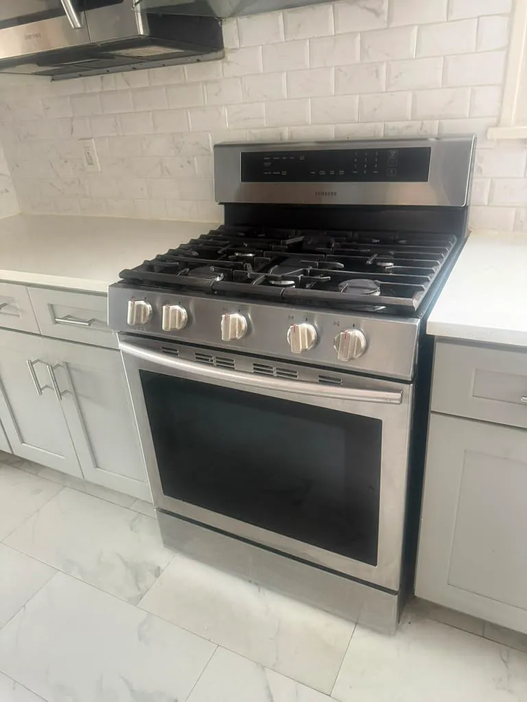 3 bed, 1100 sqft, $3,650 — Photo 1