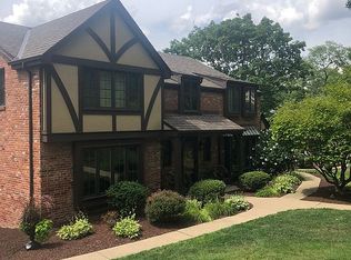 2310 Engelwood Dr, Pittsburgh, PA 15241