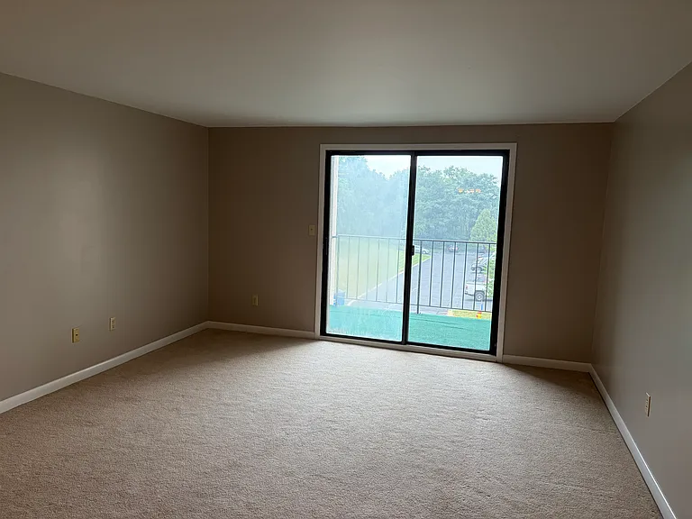 1408 Bradley Dr #L-312 — Photo 2