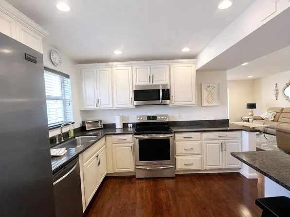 11 Colonial Club Drive #201, Boynton Beach, FL 33435