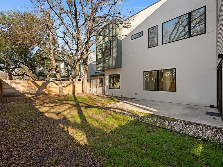 910 Nalide St #B — Photo 33