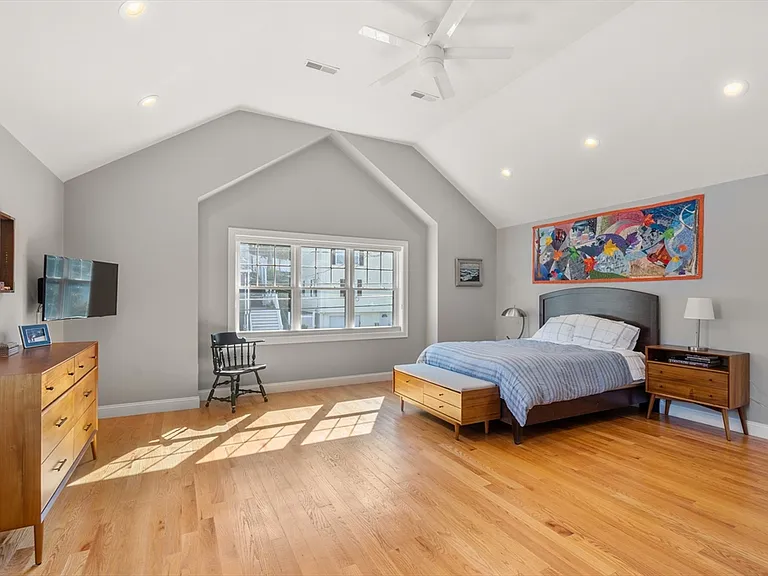 28 Park Ave — Photo 18