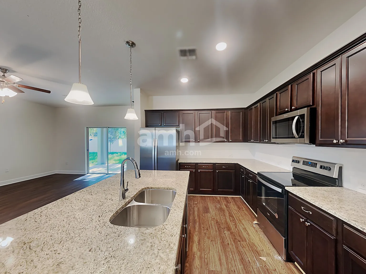 4 bed, 2.5 bath, 2078 sqft, $2,630 — Photo 3