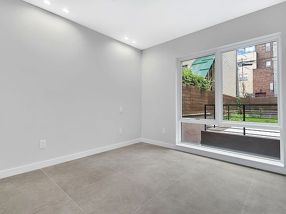 4th image of 17 Diamond St #1