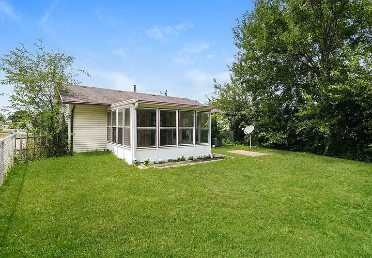 814 S Burnett Rd — Photo 3