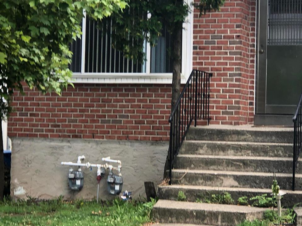 1st image of 861 Rossville Ave