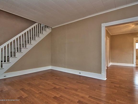 2nd image of 213 Sussex St