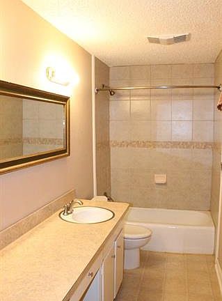 5th image of 1010 W Avenue G