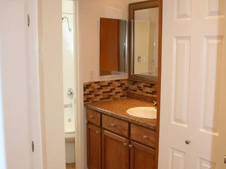 1000 W Macarthur Blvd #68 — Photo 9