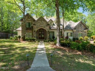 102 Monarch Blvd, Hattiesburg, MS 39402
