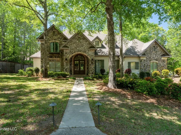 102 Monarch Blvd, Hattiesburg, MS 39402