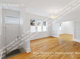 12303 Klinger Ave, Hamtramck, MI 48212