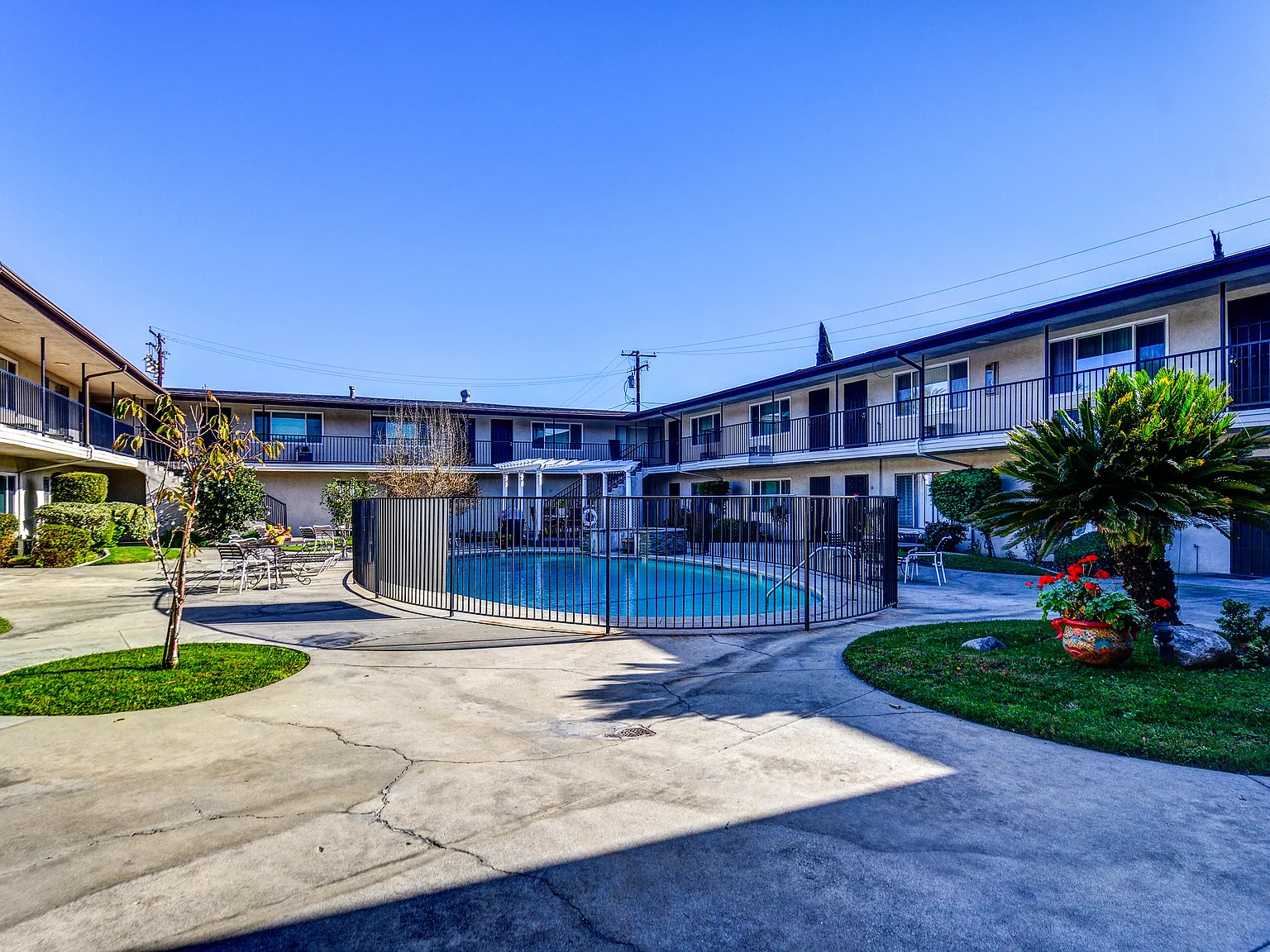 Chanteclaire Apartments — Photo 4