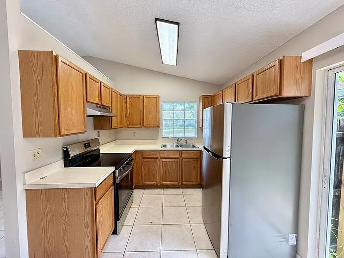 2452 E Illiana St — Photo 6