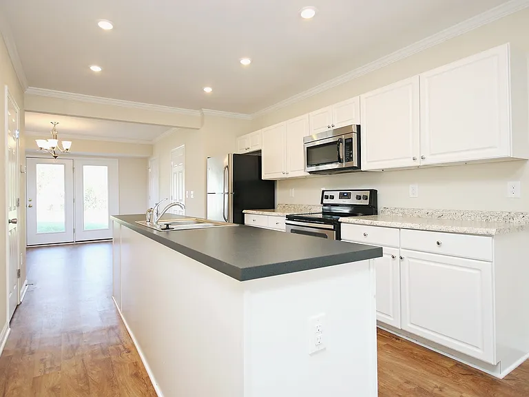 1141 Saint Clair Ave — Photo 5
