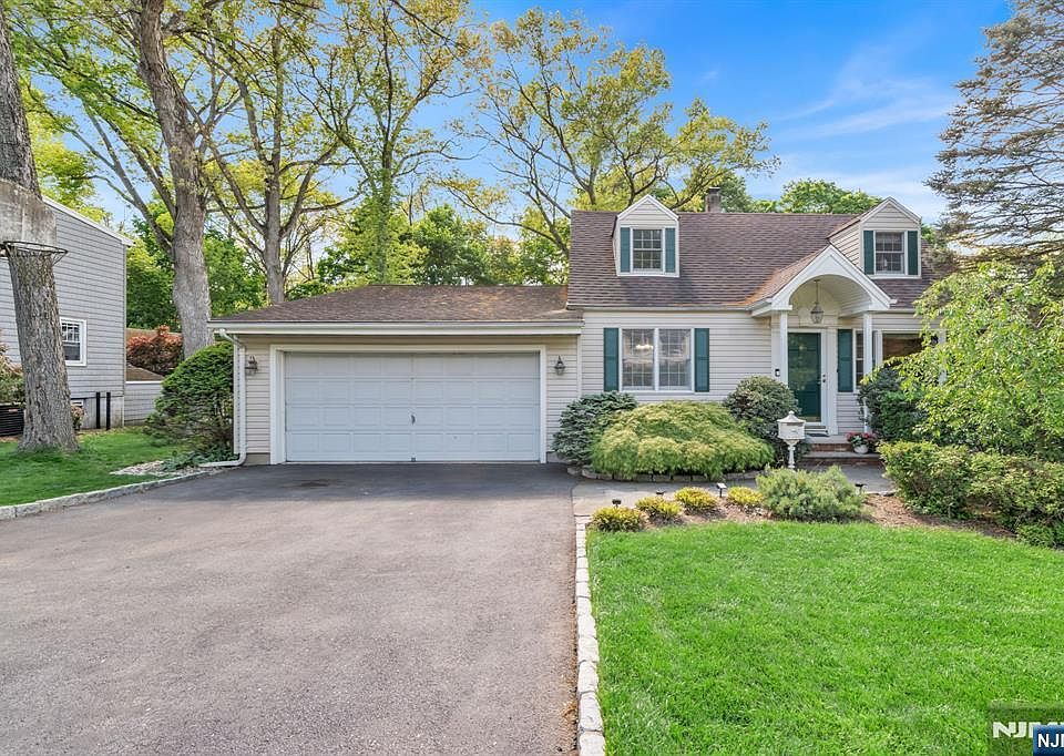1st image of 28 Wanamaker Avenue