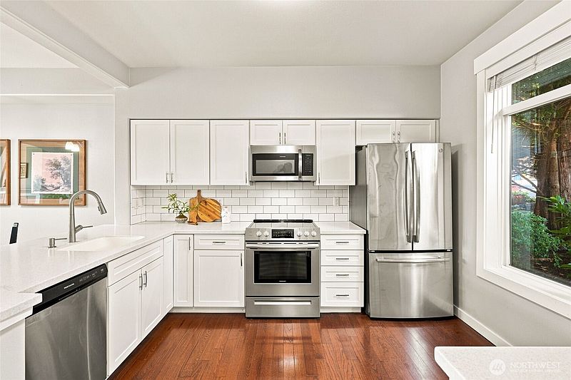 4th image of 23300 SE Black Nugget Road #M2