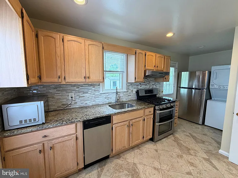 6825 Westmoreland Rd — Photo 16