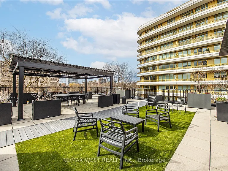225 Davenport Rd #503 — Photo 23