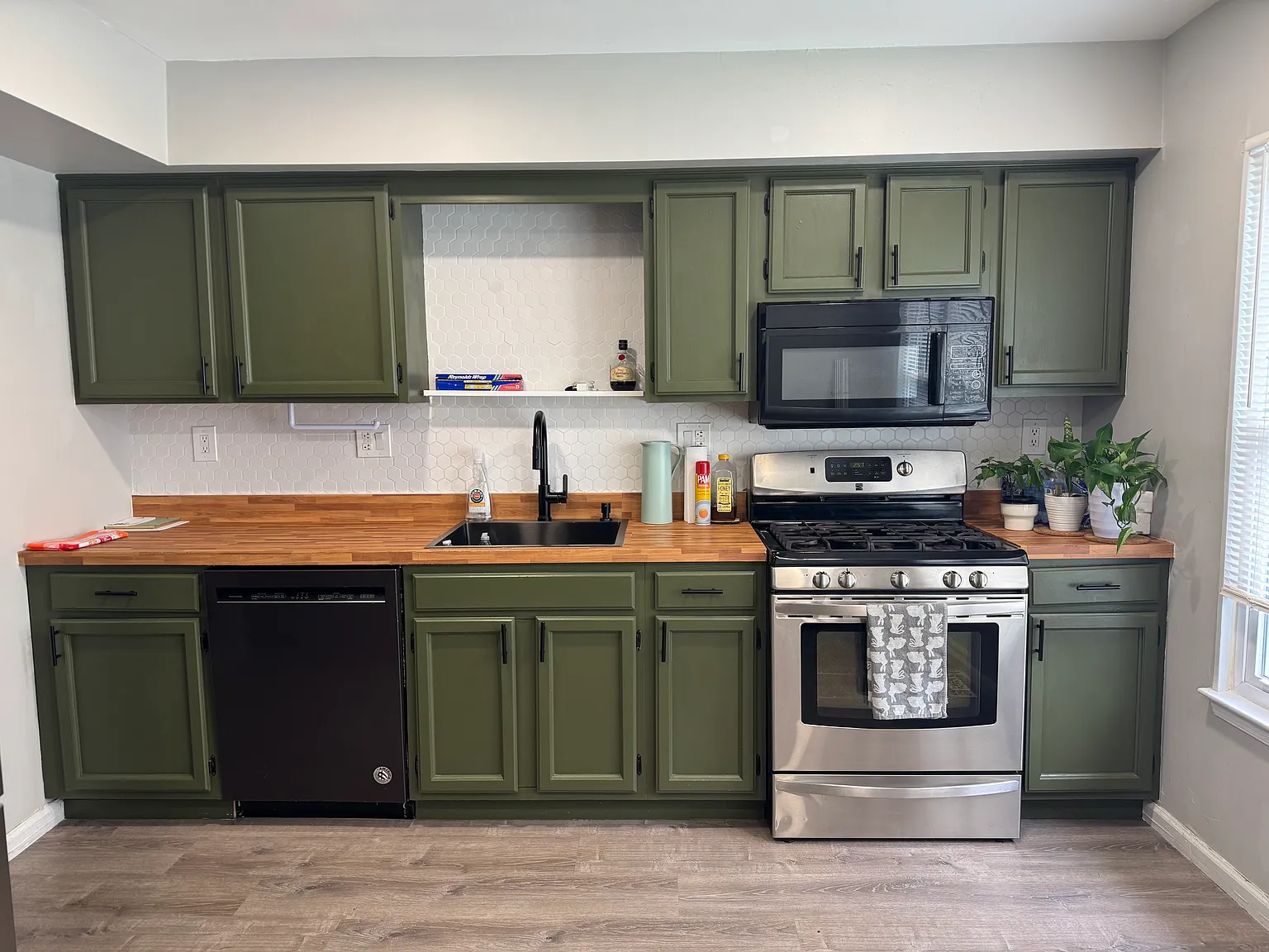 4 bed, 1712 sqft, $2,699 — Photo 3