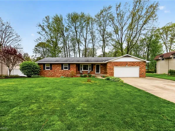 324 Old Oak Dr, Cortland, OH 44410